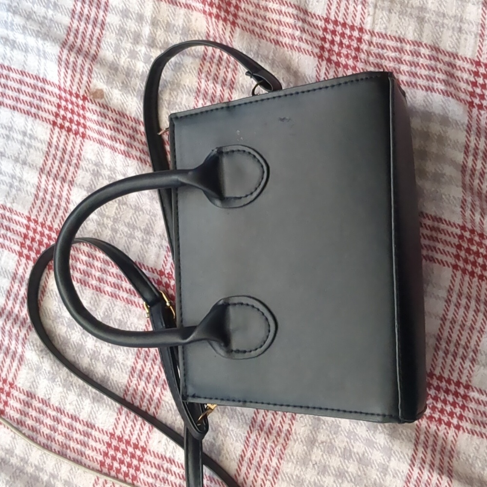 Cross body black square bag